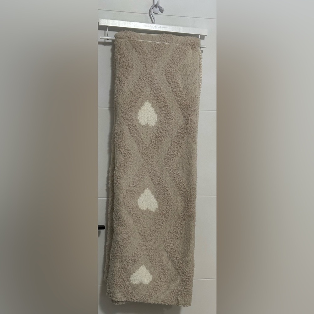 ✨NWT✨ Cupcakes & Cashmere: Decorative Throw - Picture 2 of 5